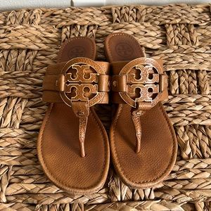 Tory Burch Leather thong sandal, gold detail